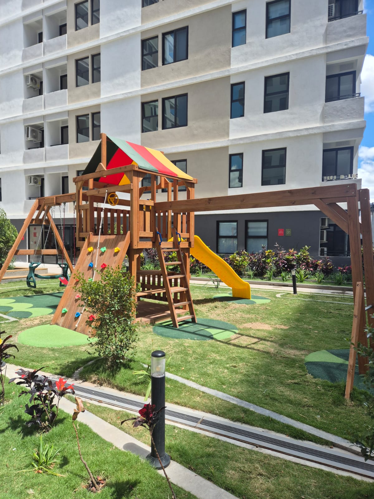Renta de apartamento amueblado en Torre Lirios de Miraflores