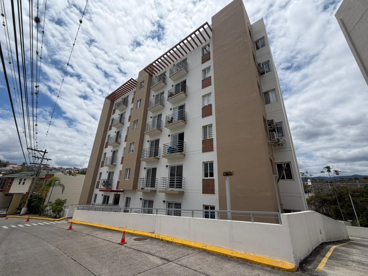 Renta de apartamento amueblado en Portal del Bosque I