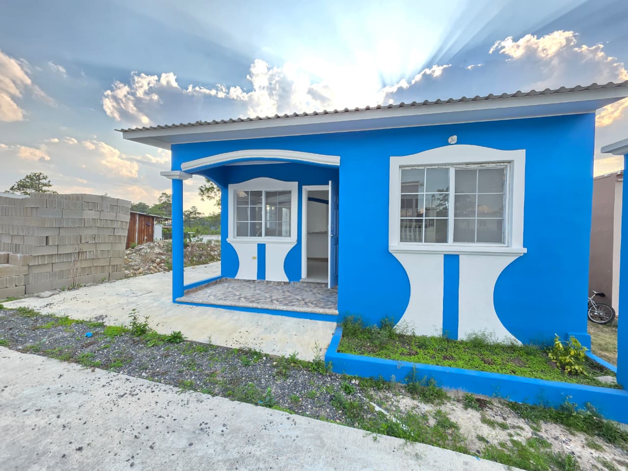 Venta de casa nueva en Residencial Portal de los Vientos, Santa Ana
