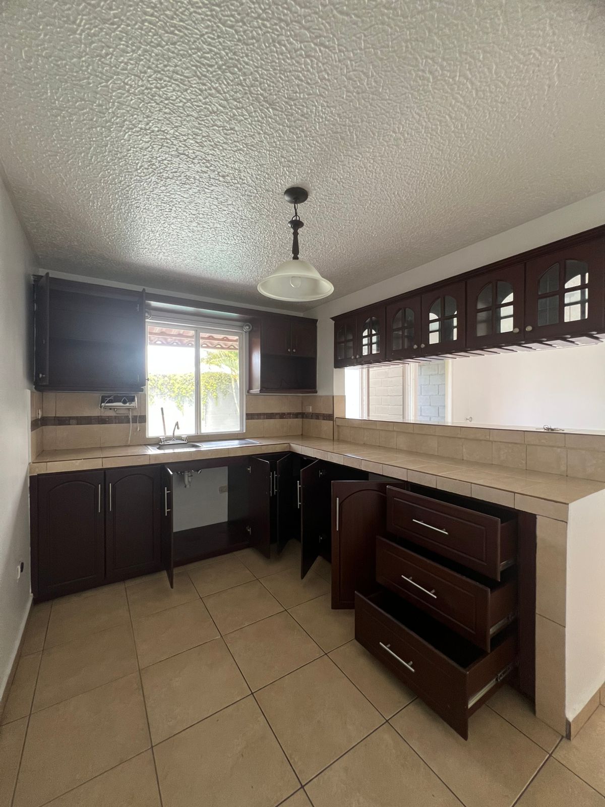 Alquiler de casa con piscina en Residencial El Sauce, Tegucigalpa