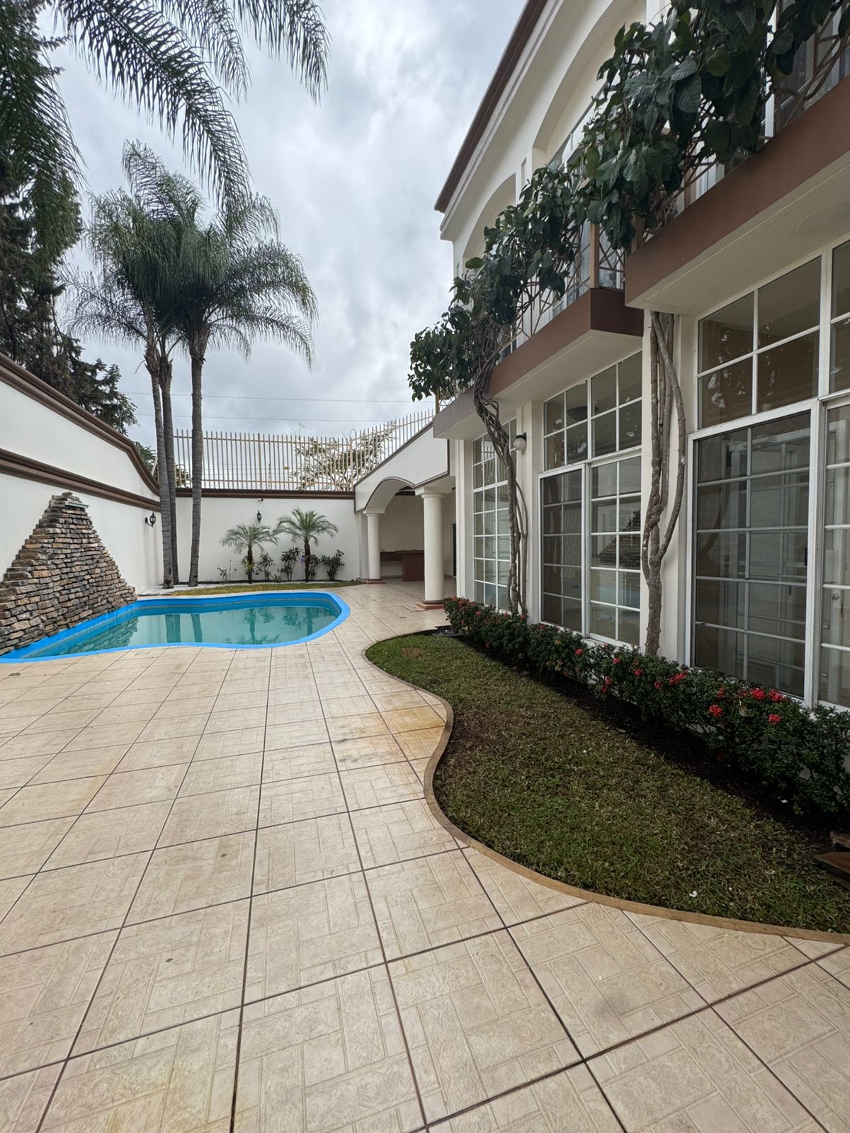Alquiler de lujosa casa en Residencial La Hacienda, Tegucigalpa