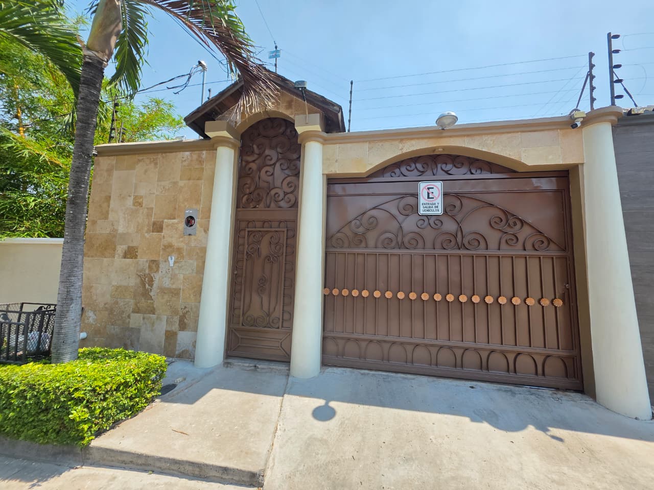 Venta de amplia casa en Colonia América, Tegucigalpa