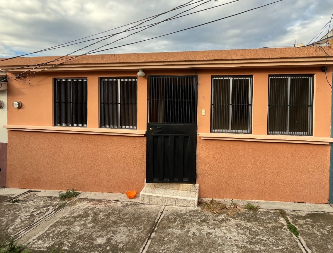 Venta de casa peatonal en Residencial Plaza, Tegucigalpa