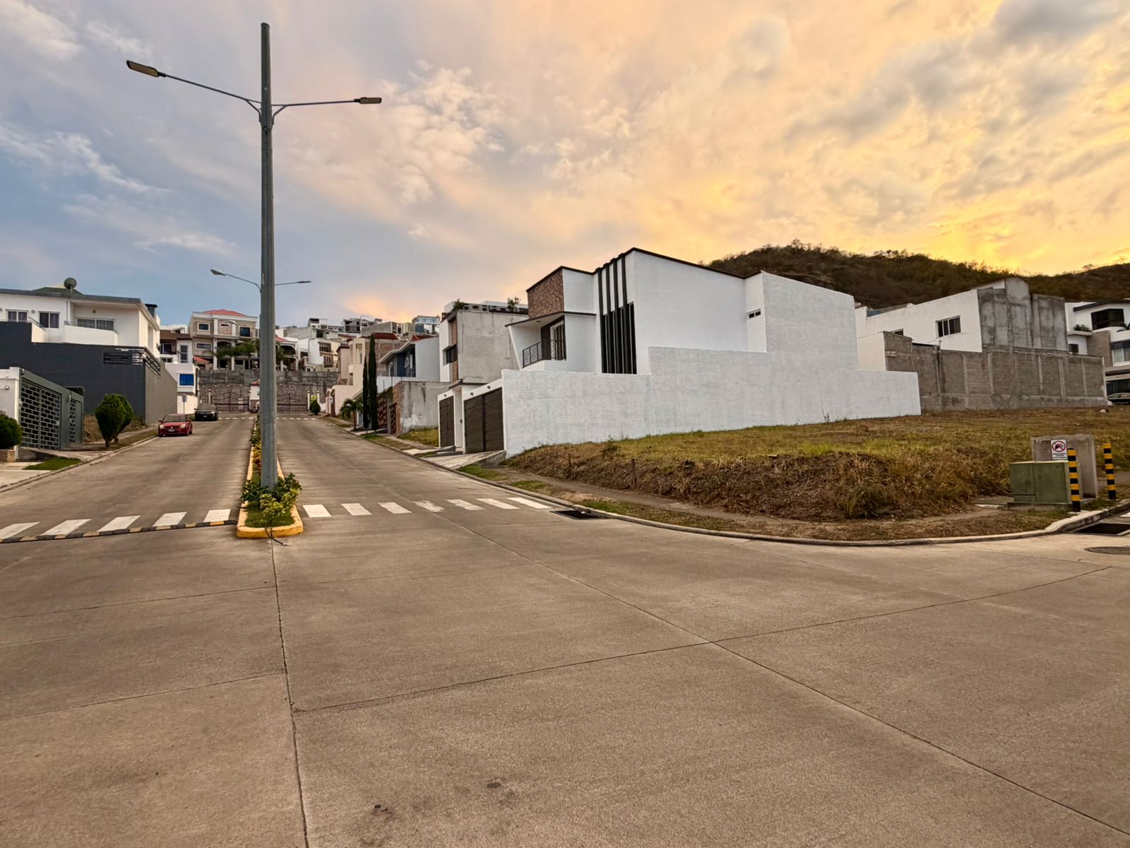Venta de terreno de esquina en El Sauce, Villa Los Tulipanes, Tegucigalpa