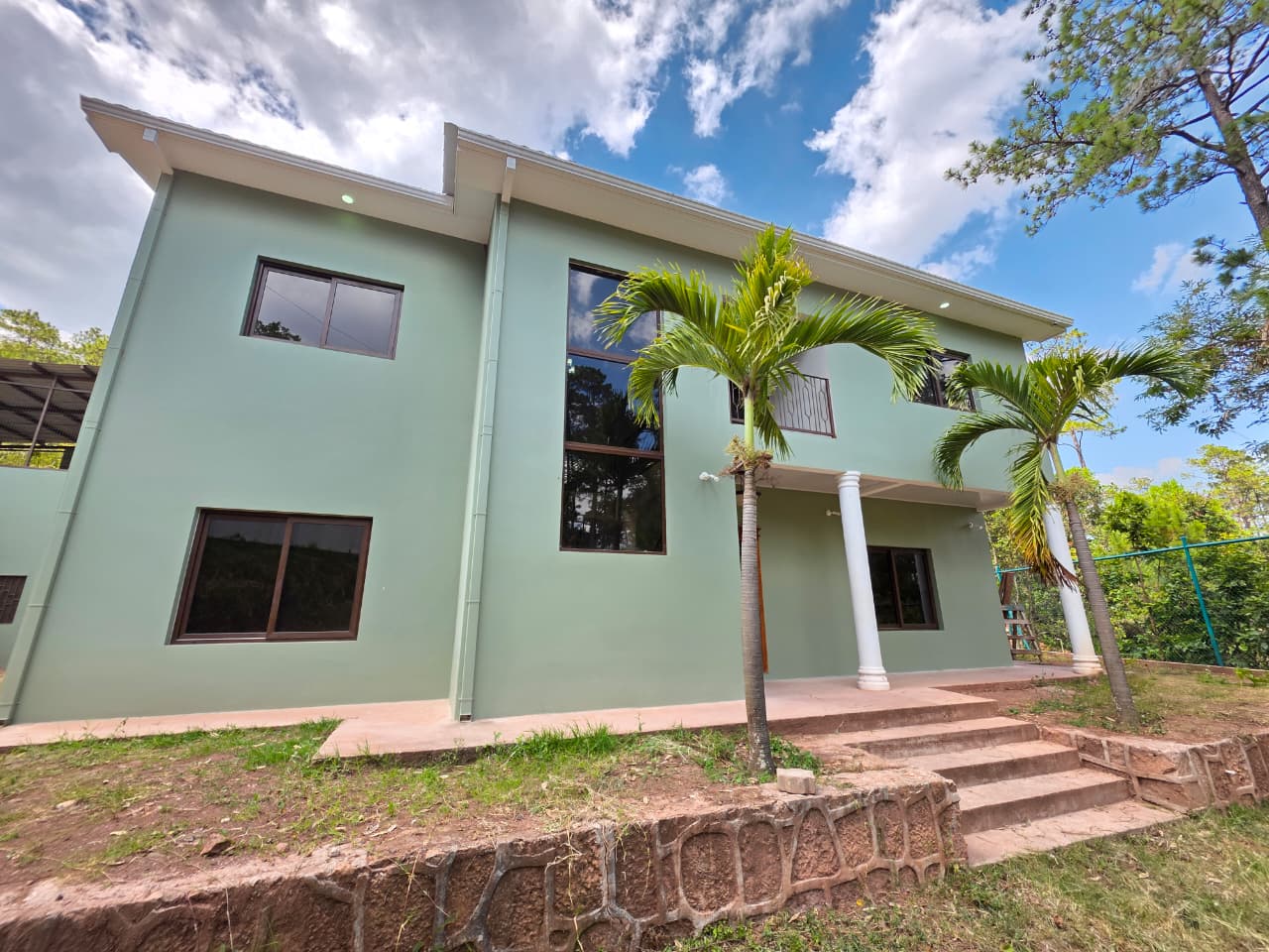 Venta de amplia casa de montaña en Santa Lucía