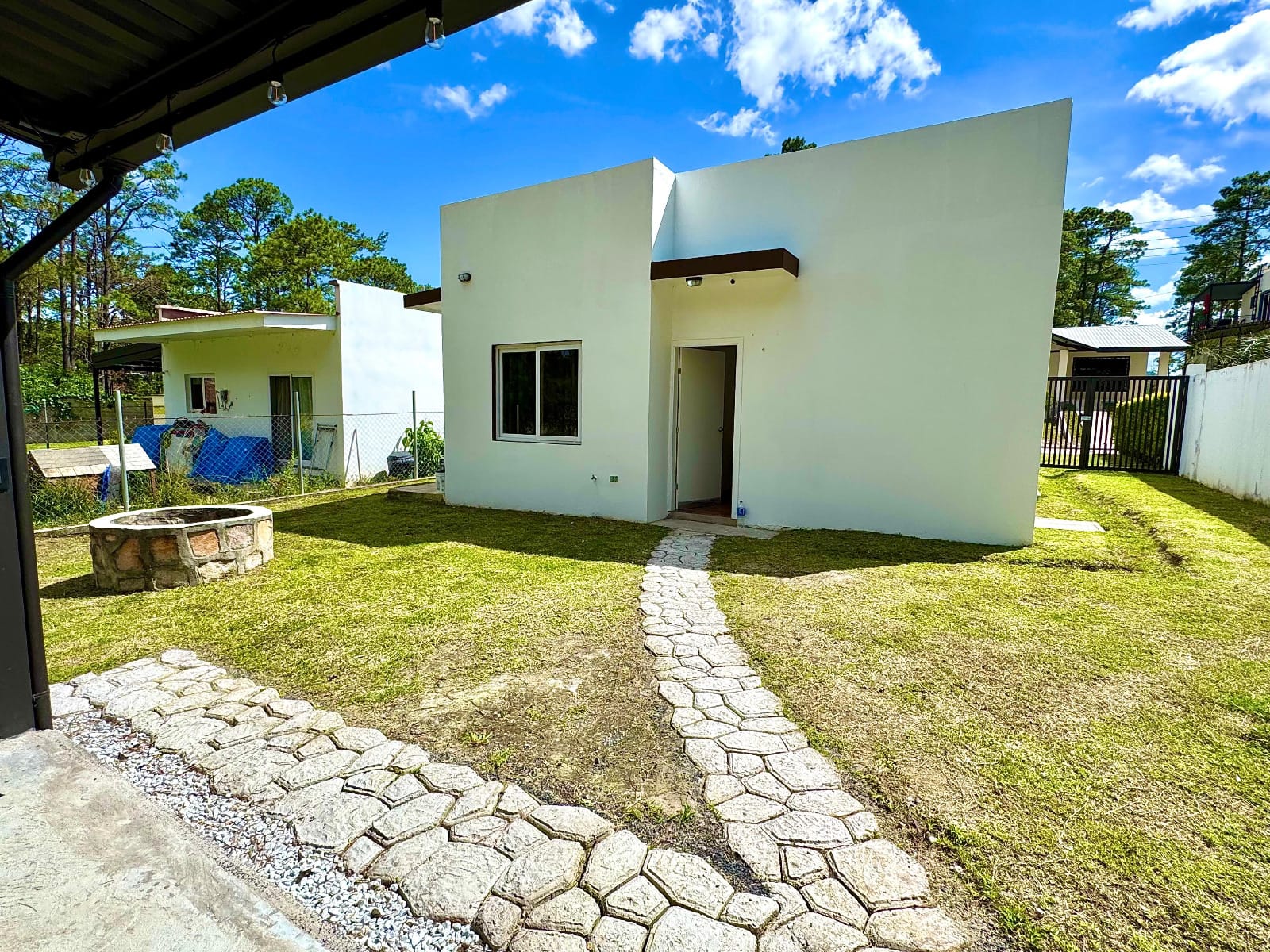 Alquiler de casa con línea blanca en Residencial Casa Mía, Valle de Ángeles