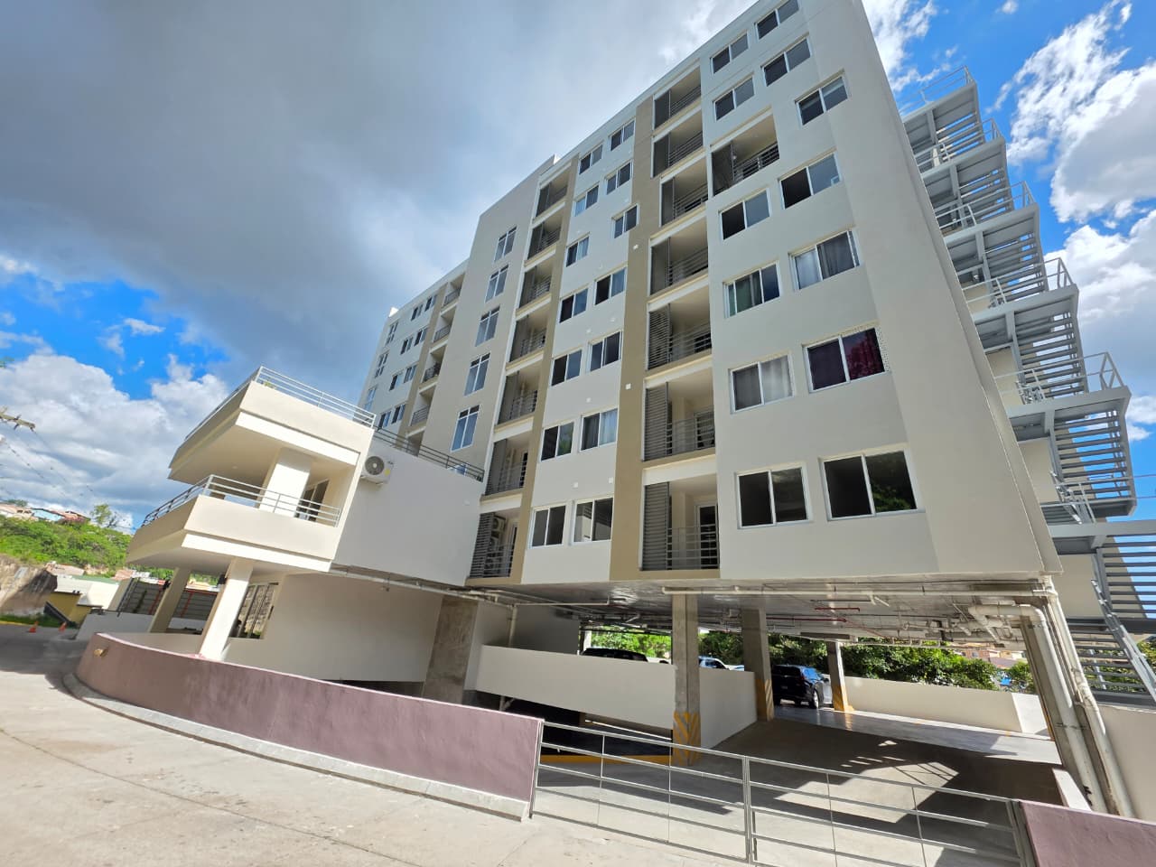 Renta de apartamento con línea blanca en Portal del Bosque, Tegucigalpa