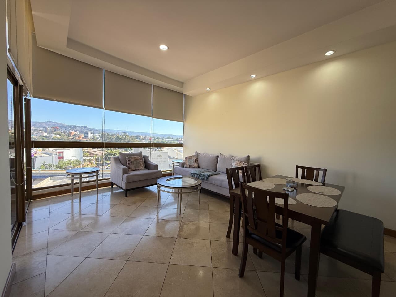 Renta de apartamento full amueblado en Interplaza, Tegucigalpa
