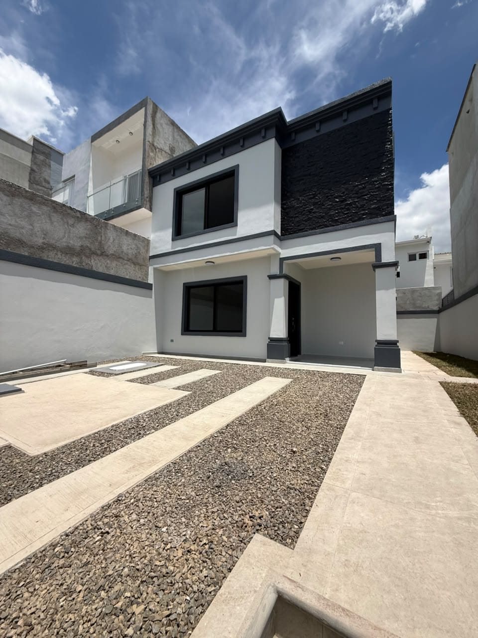 Venta de casa a estrenar en Residencial Altos de Cimarron, Tegucigalpa