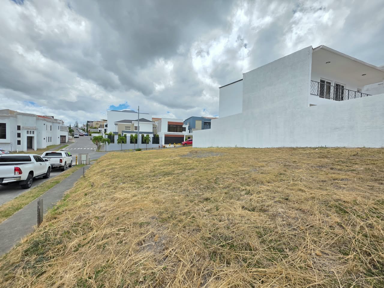 Terreno de esquina en venta en El Sauce, Villa Los Tulipanes, Tegucigalpa