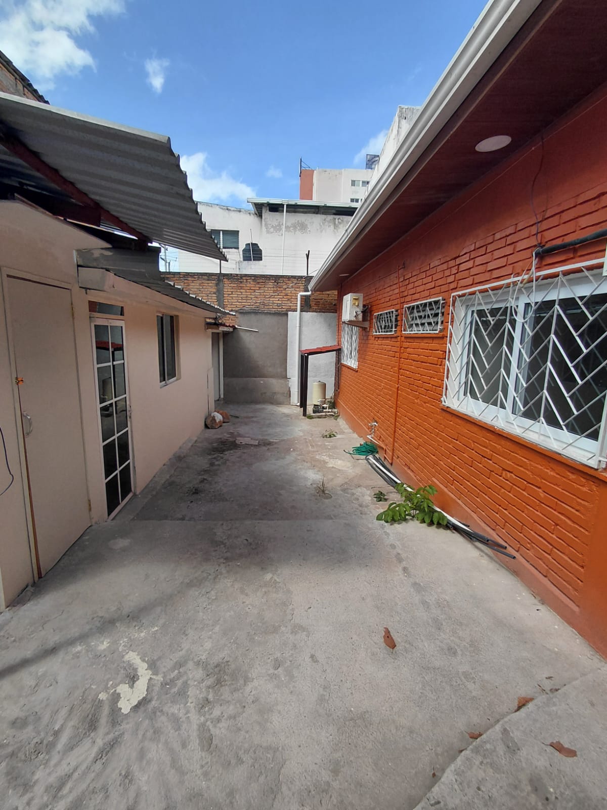 Alquiler de casa comercial en Col. Miramontes, Tegucigalpa