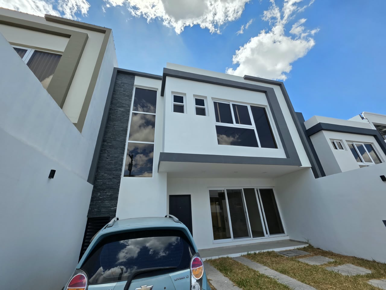 Alquiler de casa nueva en Residencial Altos del Cimarron, Tegucigalpa