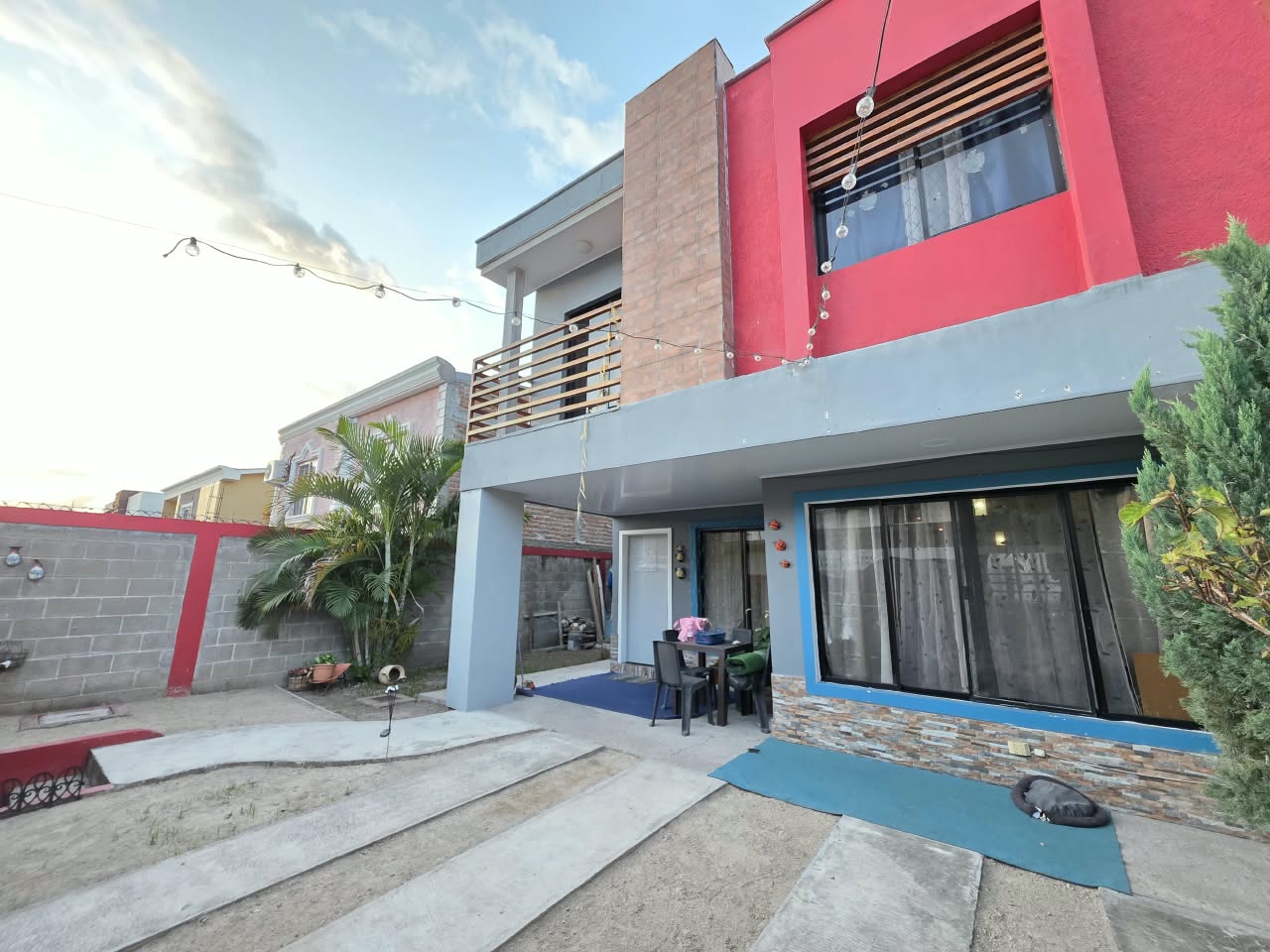 Venta de casa en Residencial Santa Cruz, Tegucigalpa