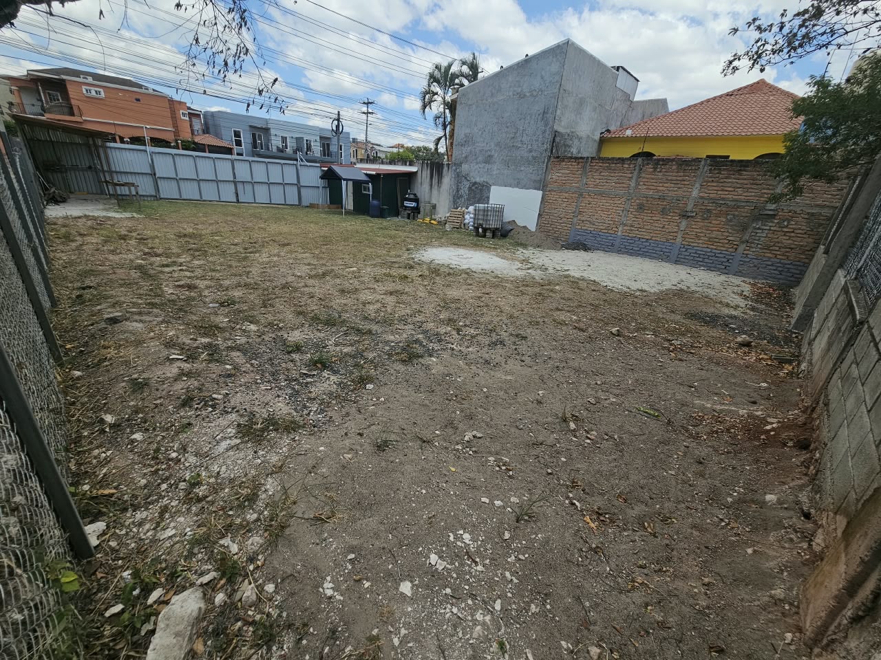 Venta de terreno comercial en Boulevard Residencial Las Uvas, Tegucigalpa