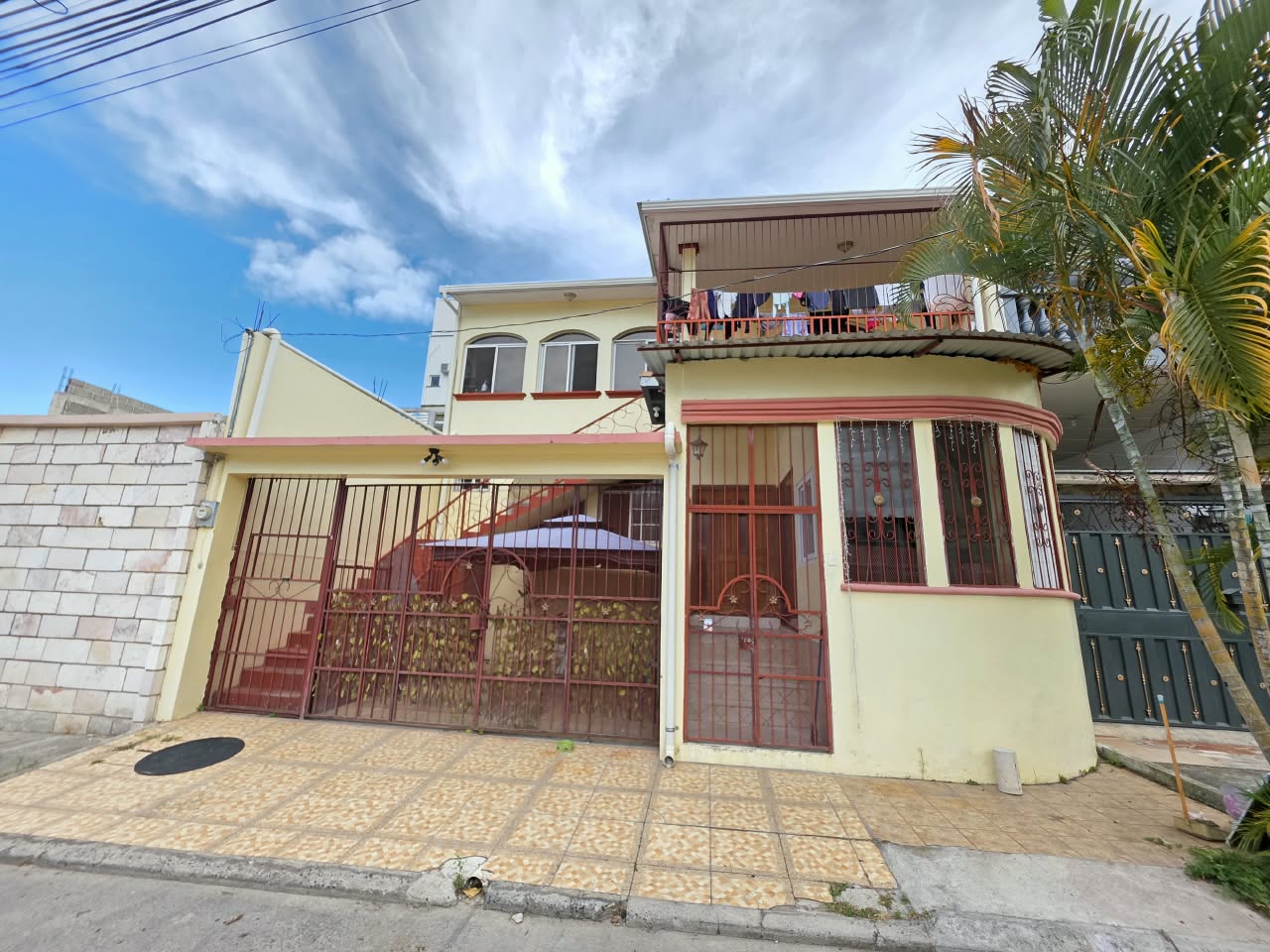 Venta de casa dúplex en Residencial Roble Oeste, Tegucigalpa