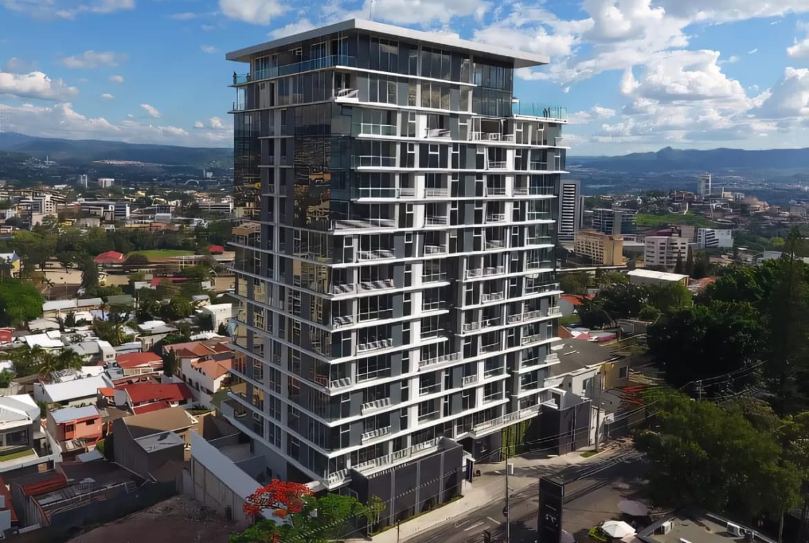 Lujoso Apartamento en Torre Nivo