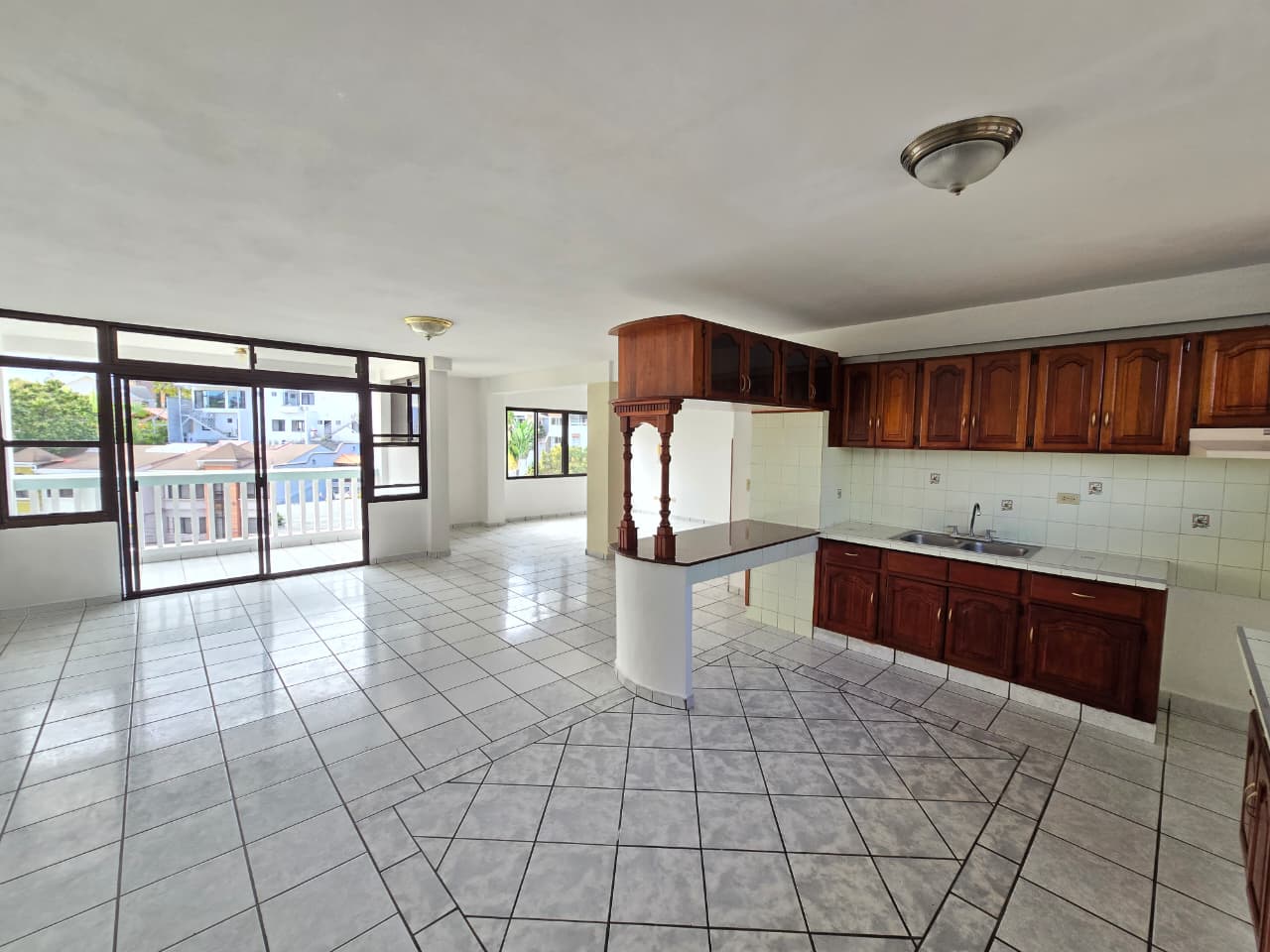 Alquiler de amplio apartamento en Lomas del Mayab