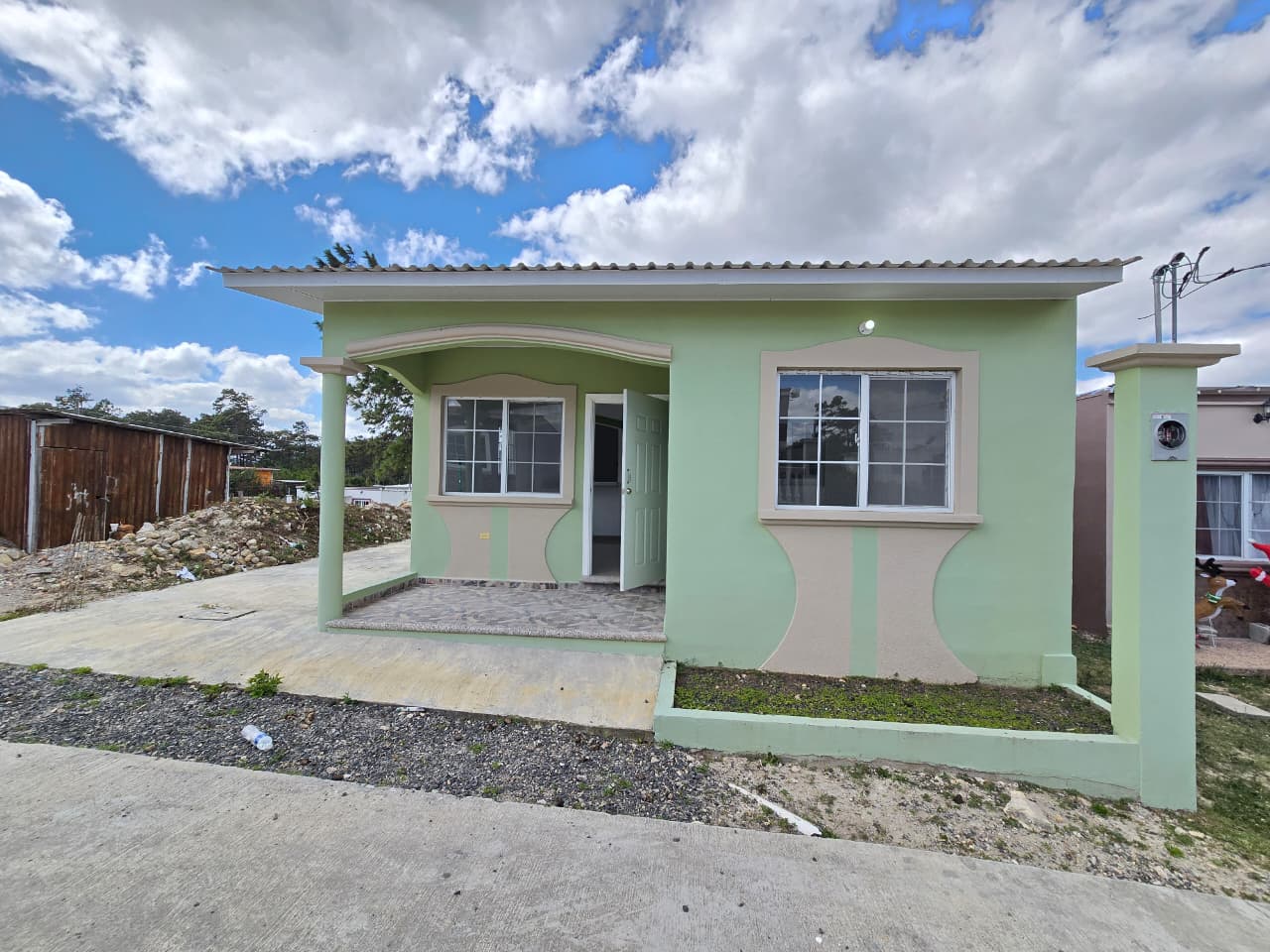 Venta de casa nueva en Residencial Portal de los Vientos, Santa Ana